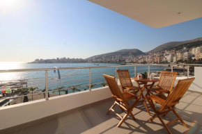 Luxurious Apartment Overlooking The Sea